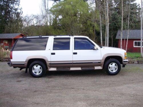 1996 chevrolet suburban lt 1500 4wd,rust free,adult owned,very nice clean suv