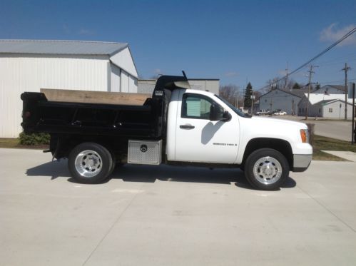 Find used 2007 GMC Sierra 3500 HD 4x4 Dump Truck in Find used 2007 GMC Sierra 3500 HD 4x4 Dump Truck in