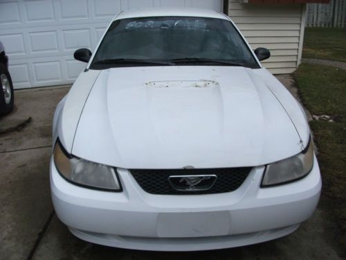 2000 ford mustang base coupe 2-door 3.8l