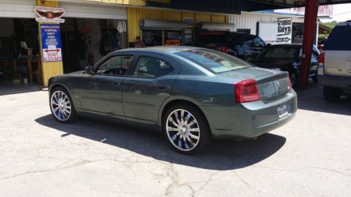 2006 dodge charger r/t sedan 4-door 5.7l 22 inch rims and sunroof