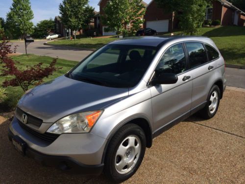 Silver 2007 honda cr-v lx in excellent condition. clear title. well maintained.