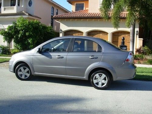 Florida aveo ls*34 mpg*auto-a/c-cd*warranty*completely serviced