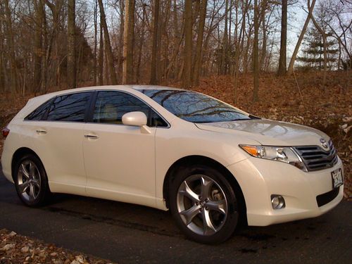 2009 toyota venza v6 leather clean pearl white with 20' alloy wheels