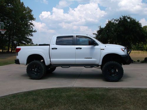 2011 toyota tundra sr5 crew cab pickup 4-door 5.7l 12 inch lift