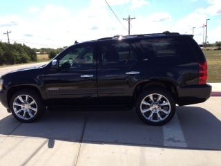 Chevy - tahoe - lt2 - black o black - leather - 22in factory rims -