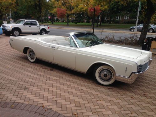 Lincoln continental convertible 1966 absolutely no rust! in very nice condition!