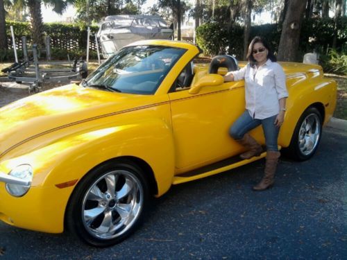 2004 chevrolet ssr base convertible 2-door 5.3l