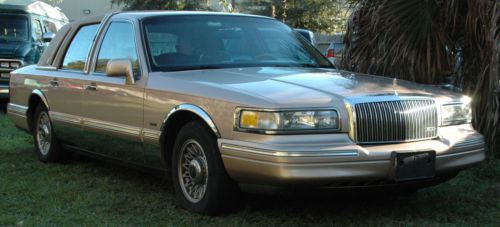 1996 lincoln town car presidential sedan 4-door 4.6l