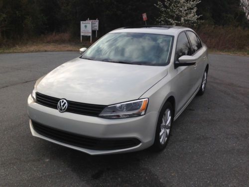 Vw jetta 2.5 se, very very clean car, gas saver, cool look