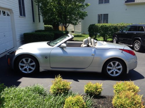 Nissan 350z roadster convertible - silver with blue top frost leather interior