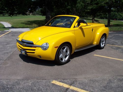 2004 chevrolet ssr convertible 2-door