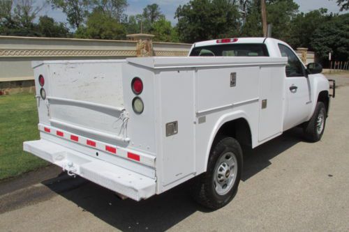 Sell used 2500 HD 4x4 UTILITY BODY SERVICE MECHANICS BED in Arlington
