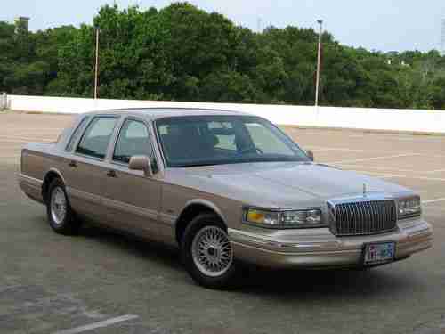 Sell used 1996 Lincoln Town Car Signature Series in Dallas ...