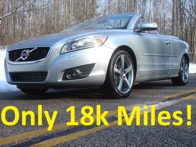 Navigation, clean carfax, only 18k miles! loaded!! power hardtop convertible