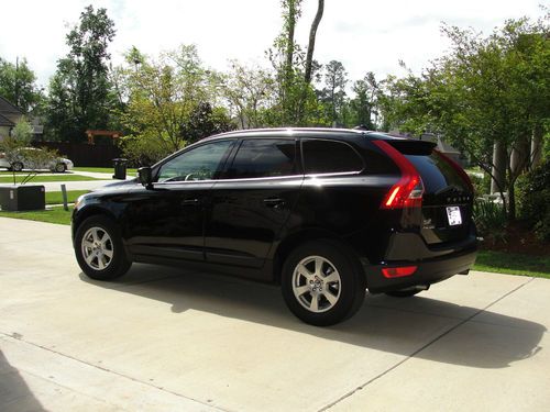 2011 volvo xc60 suv black suv nav backup cam panorama roof 1 owner garage kept