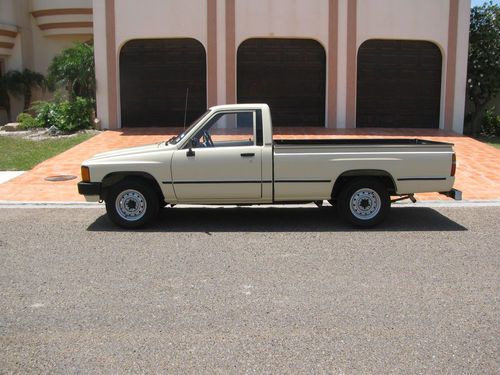 1986 toyota pickup longbed 37,200 origianl miles