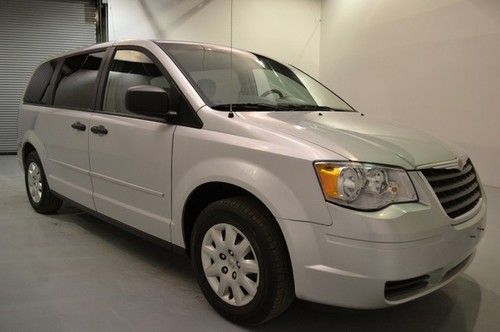 Chrysler town and country lx van v6 3.3l auto cd clean carfax