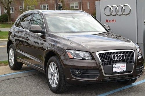 Navigation system, rearview camera, panoramic roof, power liftgate