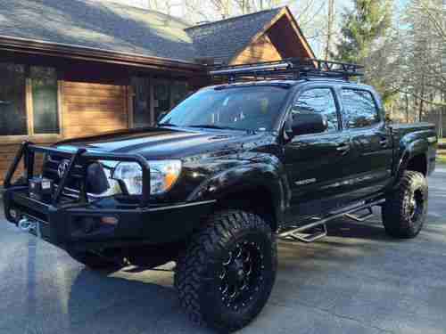Sell used 2012 TOYOTA TACOMA TRD OFF-ROAD 4X4 DBL CAB CUSTOM OPTIONS in