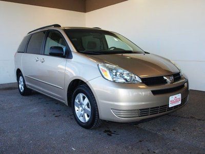 2005 toyota sienna le     must find a home - make me an offer!