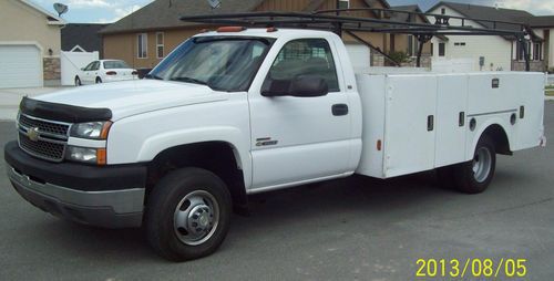 Clean truck with 11ft stahl service bed/ 6.6 duramax / low miles