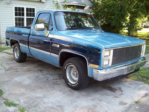 1987 gmc sierra classic short-wide.  super nice original truck (ready to go)