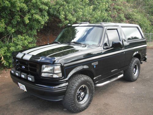 1996 ford bronco xlt sport utility 2-door 5.8l * black on black * 4x4 *leather*