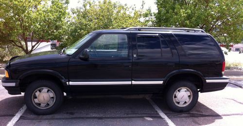 1996 gmc jimmy sle - well maintained, runs great - passenger side damage