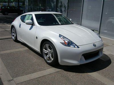 2012 370z touring coupe, 6 speed manaul, bose, heated seats, bluetooth, white