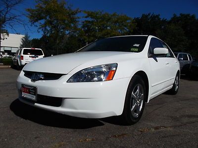 Very clean, one owner, leather, yhbrid v6 accord clean carfax , low miles