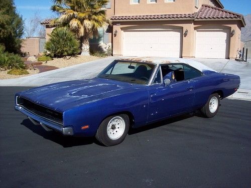 1969 dodge charger se, 383, 4 speed, p/s, a/c, no rust, running project- cheap!!