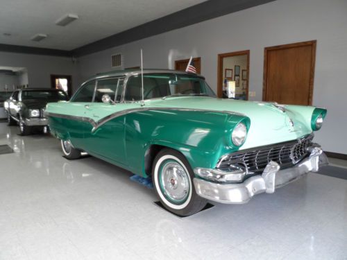 1956 ford fairlane victoria gorgeous! 302 engine / automatic / 2 door hard top