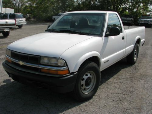 4x4 v-6 automatic owned and operated university of kentucky truck low miles!!!!!