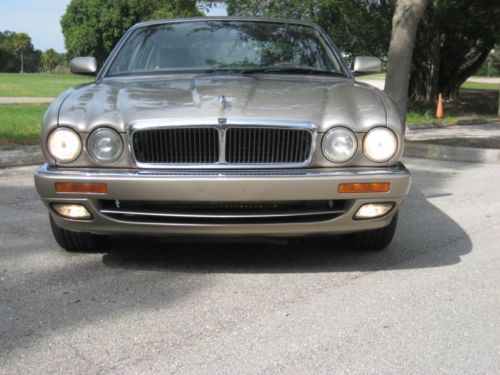 X300 (xj6) just like new, low miles, never seen snow! no reserve!!!!!!!!!!!!