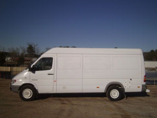 2004 dodge sprinter  2500 170&#034; wb mercedes diesel runs out good owned by fedex