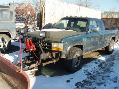 1995 dodge dakota extended cab 4x4 pick up with plow