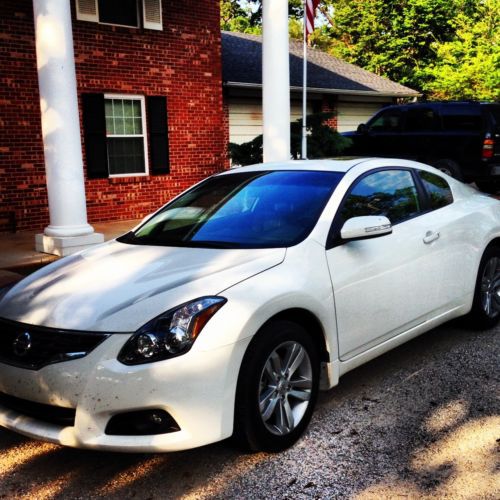 2012 white nissan altima coupe 2.5 s