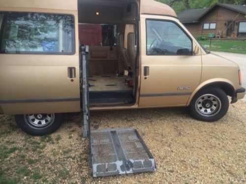 1986 chevrolet astro van with wheelchair lift  no reserve