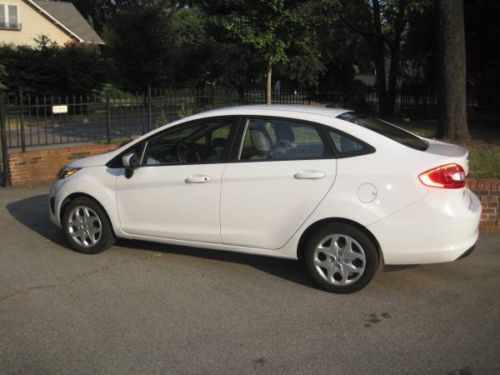 2012 white ford fiesta s in very good condition