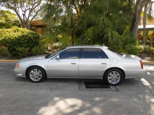 Low miles clean smoke free two owner cadillac dts sedan