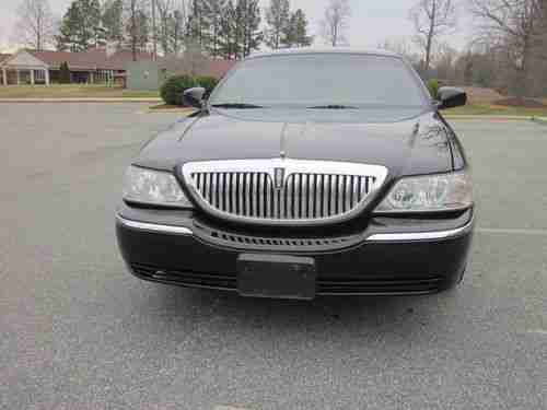 Purchase Used 2004 Lincoln Town Car Executive Sedan Triple Black 2004 Lincoln Town Car Executive Sedan Triple Black Look Brand New Paint