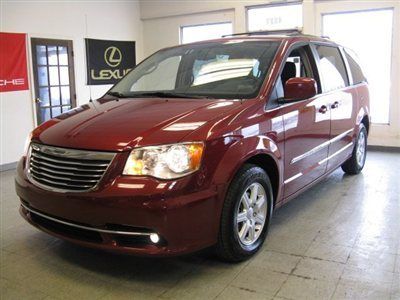 2012 chrysler town&amp;country touring dvd reverse camera stow-n-go save$$$21,995