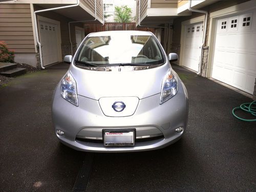 2012 nissan leaf sl with low mileage and full leather interior