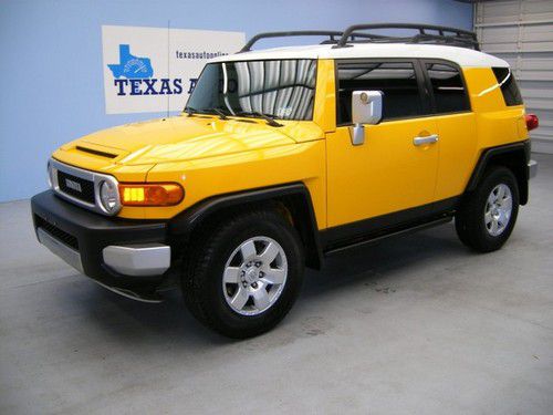 We finance!!!  2007 toyota fj cruiser automatic rr diff lock a/c tow one owner!!