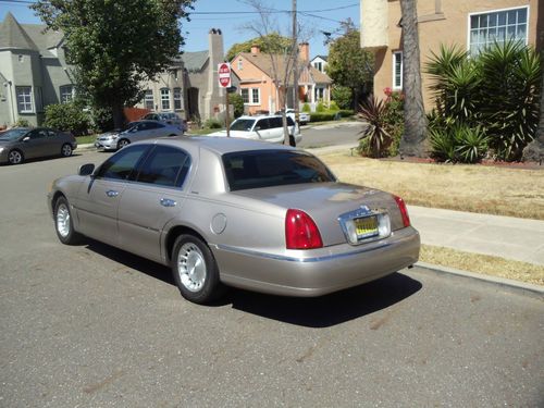 1999 Lincoln Town Car, image 4
