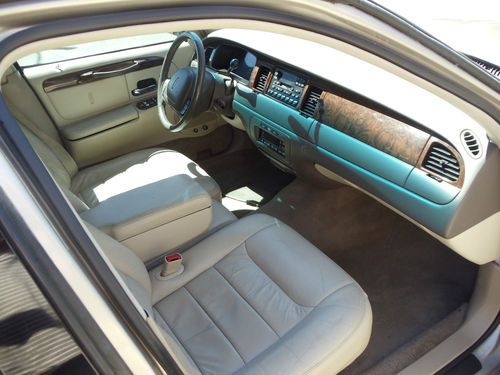 1999 Lincoln Town Car, image 6