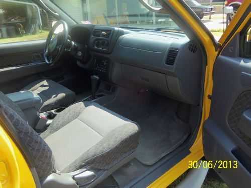 2001 Nissan Xterra XE Yellow Sport Utility 4-Door 3.3L, image 9
