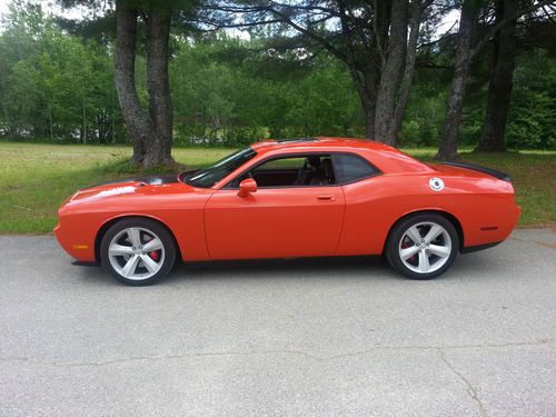 2008 dodge challenger srt8 coupe 2-door 6.1l