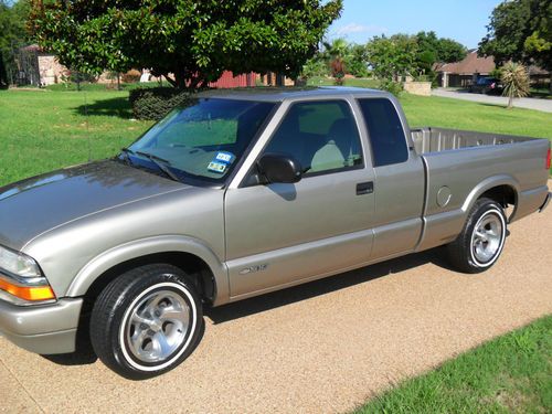 2000 chevy s10 truck pickup not a blazer low miles under 82,500