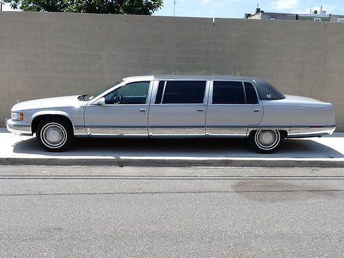 Gorgeous 1996 cadillac formal limousine. 52,686 miles!! 6-door limo..fleetwood
